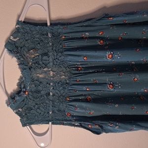 Non sleeve floral blouse